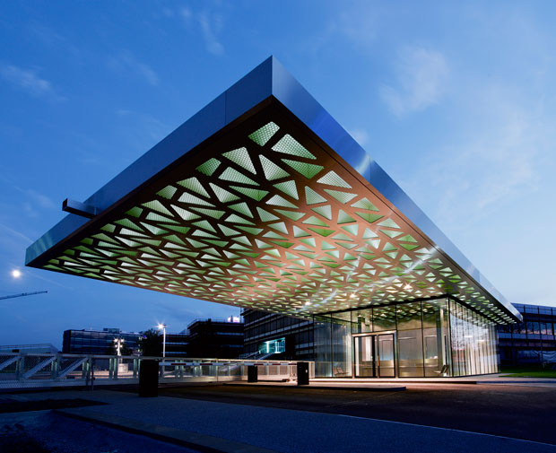 Campus restaurant with auditorium.  Barkow Leibinger Architekten © DR