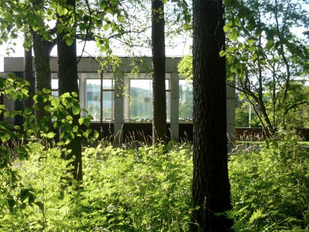 Vista do refeitório de docentes, Universidade de Jÿväskylä, Aalvar Aalto